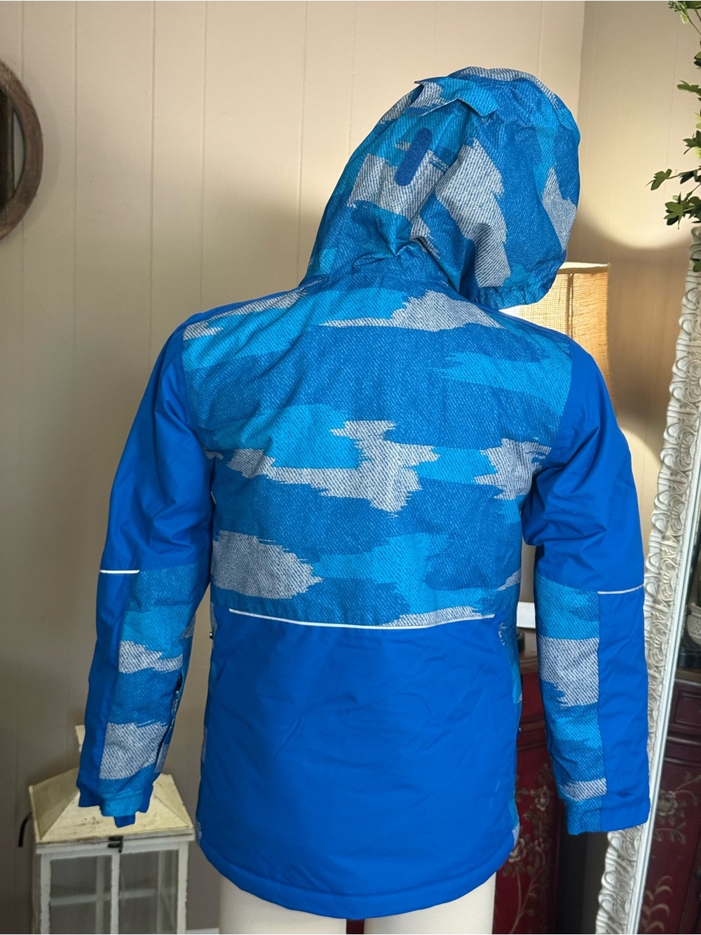 Columbia • Omni-Tech Snow Jacket - Picture 13 of 14